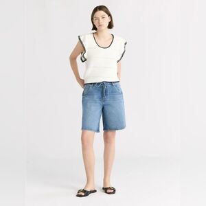 Free Assembly Women's Bermuda Shorts with Belt 9" Inseam Sz 2 NWT!